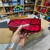 چراغ خطر راست روی صندوق تارا